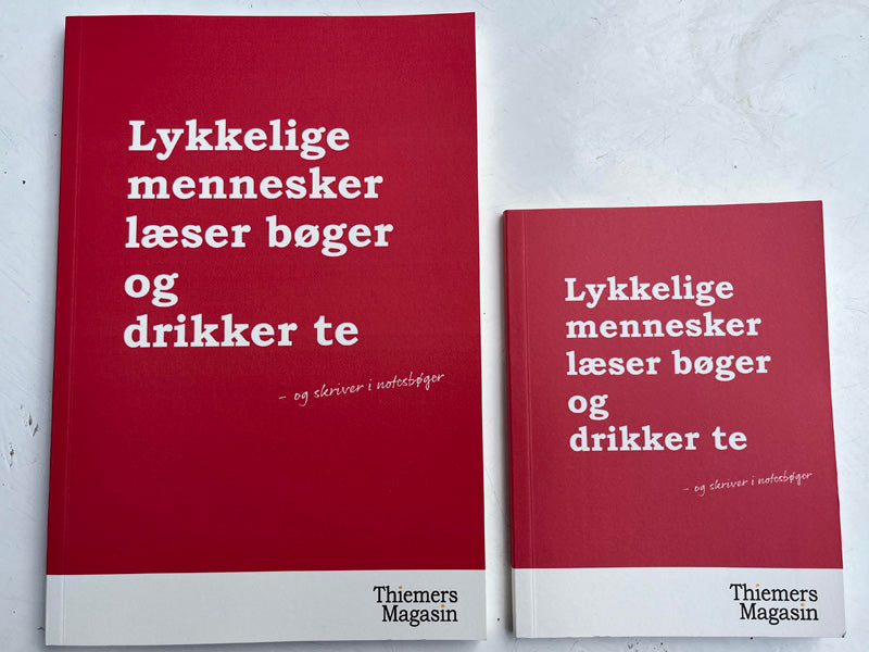 Notesbog (stor). Lykkelige mennesker læser bøger og drikker te.